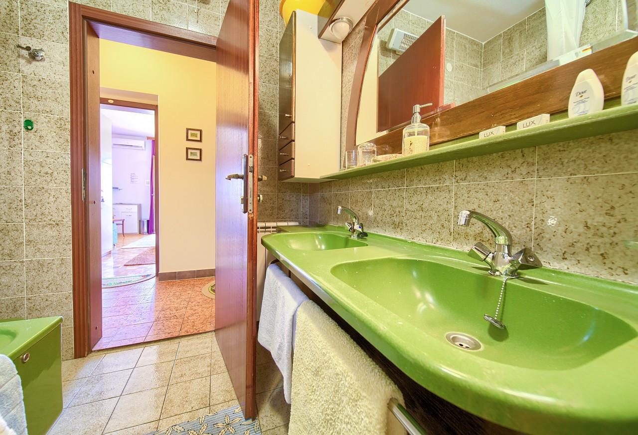 Apartments Parat & Little villa Tony Crikvenica - Obiteljski smje&scaron;taj u dva objekta u centru i blizu od mora,  Family Apartments Parat Crikvenica 51260 Crikvenica